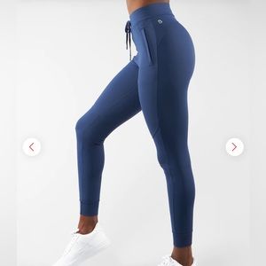 Buff bunny jasmine joggers small navy